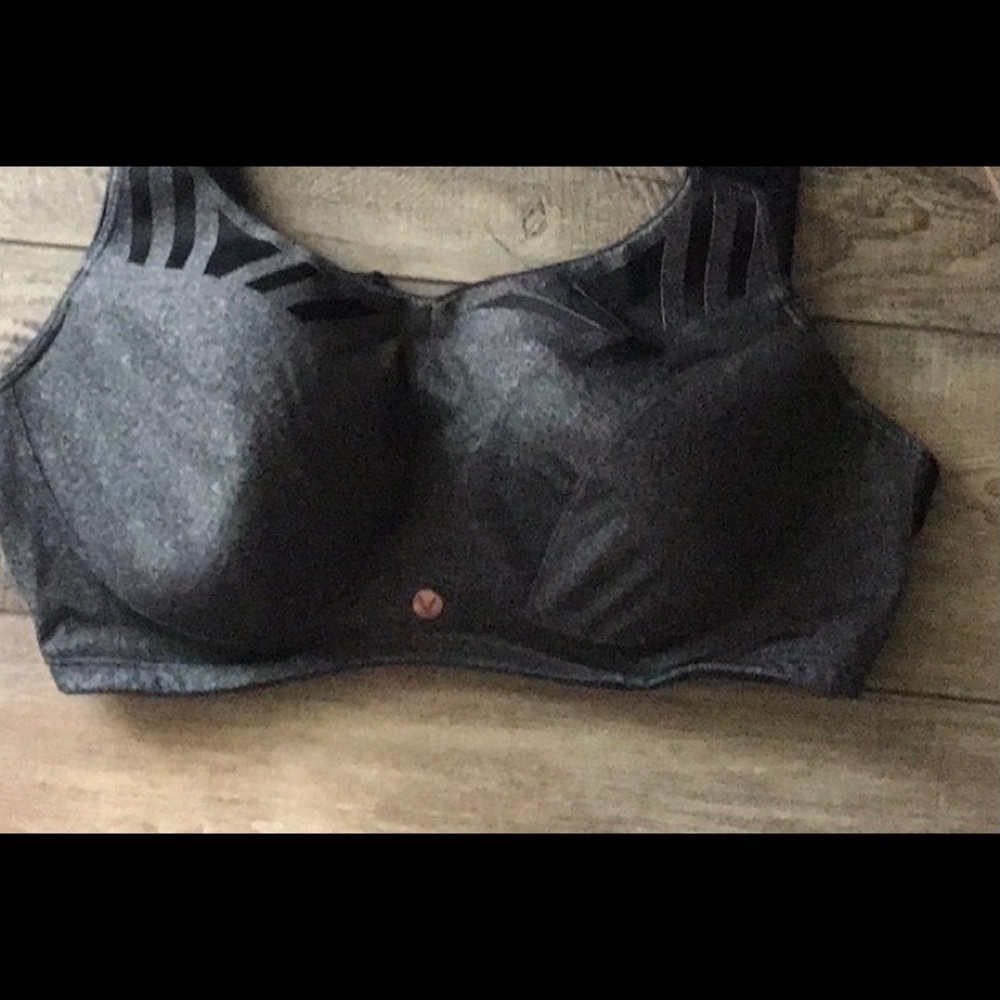 Livi active wear- High Impact, Wicking, Sports Bra size 44F